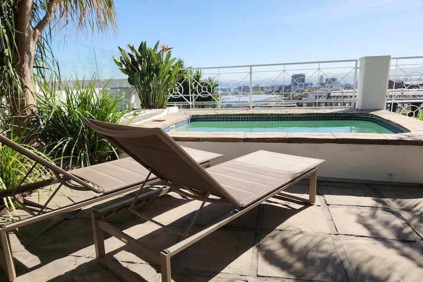 4 Bayview Terrace - plunge pool & view of harbour